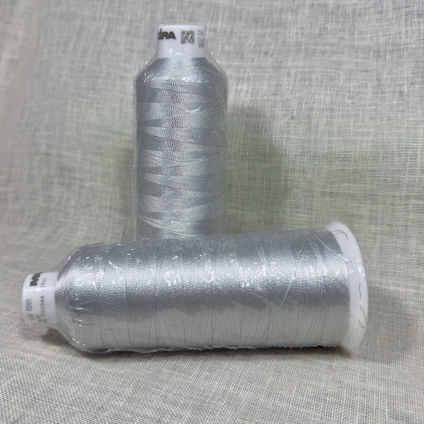 Madeira Rayon Classic num. 12 - plata 1086