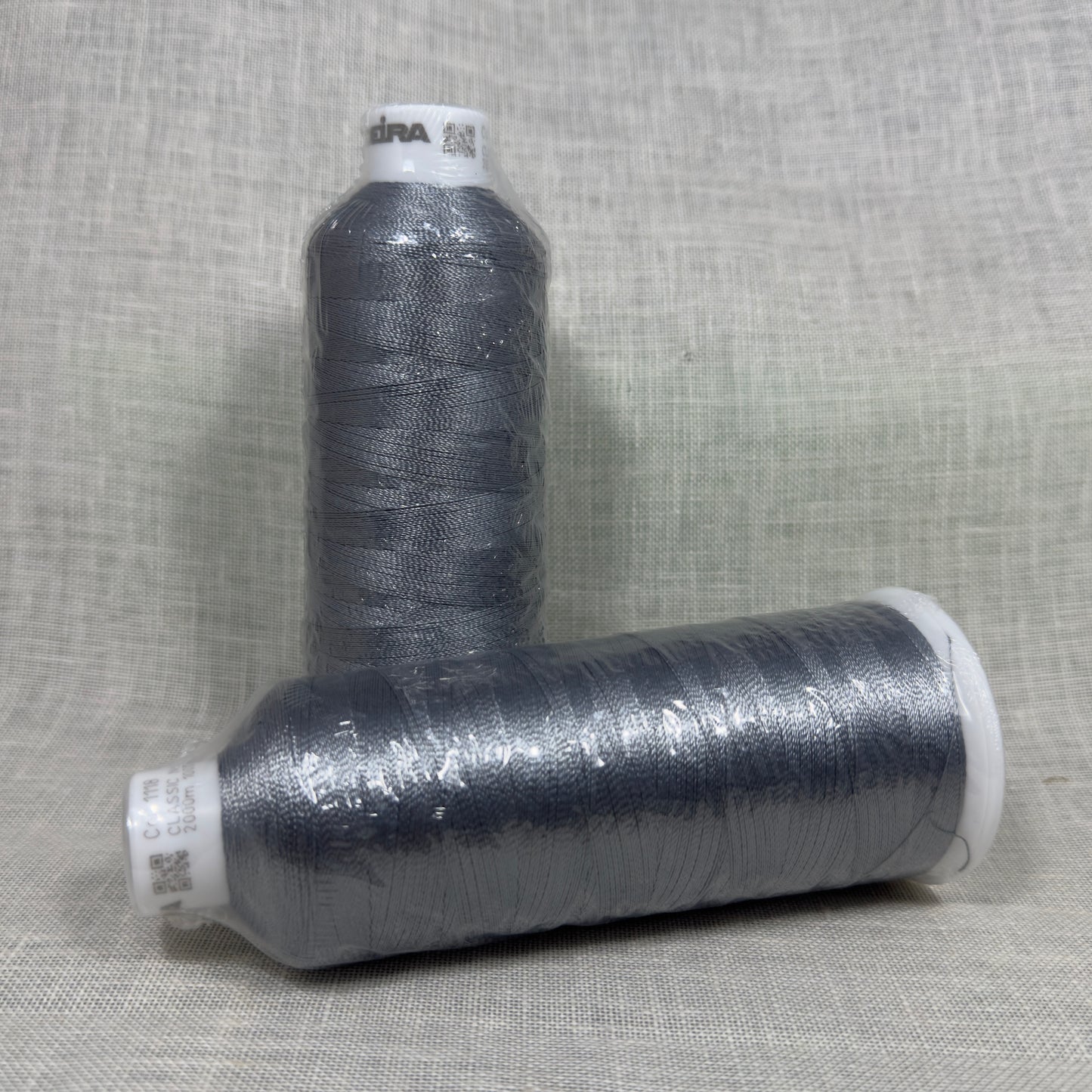 Madeira Rayon Classic num. 12 - gris oscuro 1118