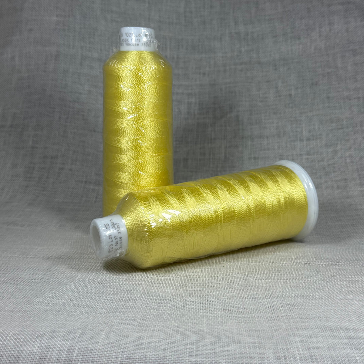 Madeira Rayon Classic num. 12 - amarillo 1023
