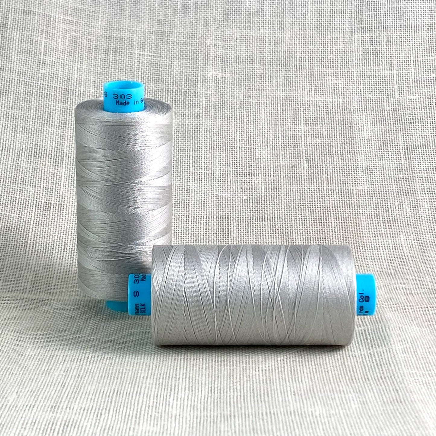 Gütermann fil de seda S-303 color 8 gris